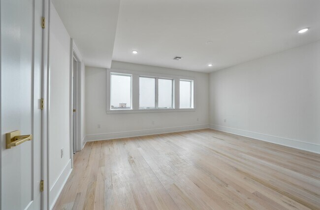 Building Photo - 6719 Meadowview Ave