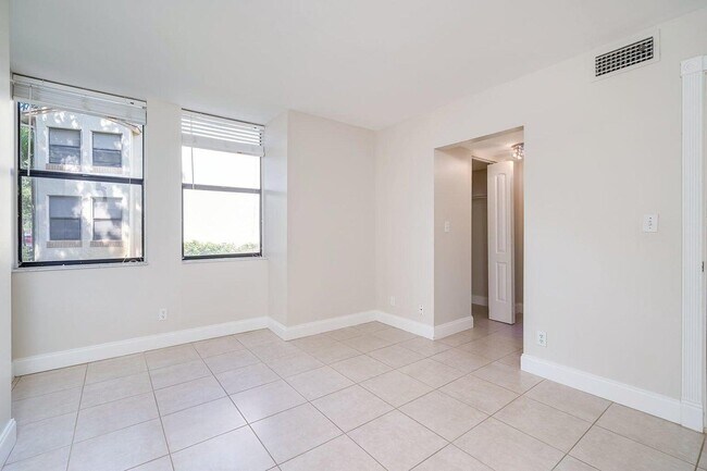 Building Photo - 1238 S Military Trail