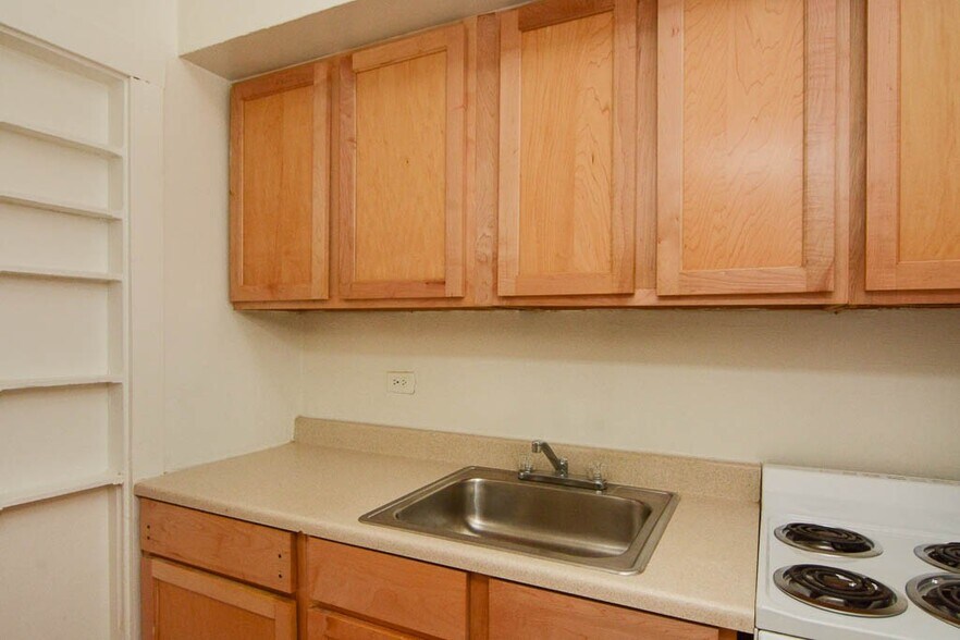 Building Photo - 562 W Arlington Pl