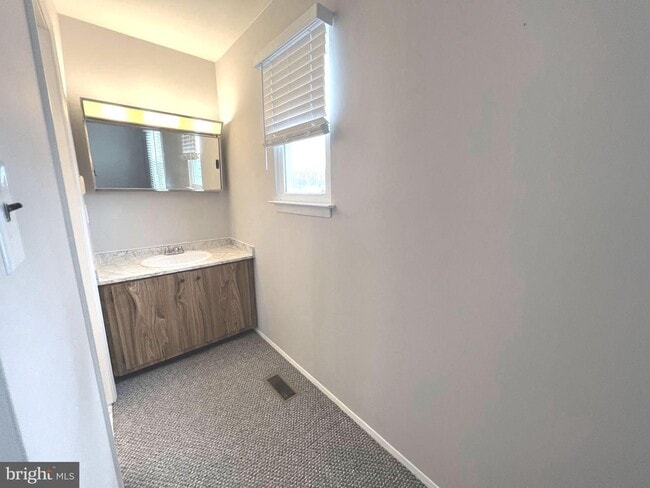 Building Photo - Beautiful 2bd 1.5bth townhome in Elvaton T...