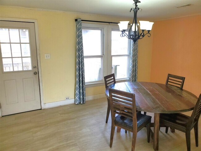 Building Photo - 2116 Grover Ave