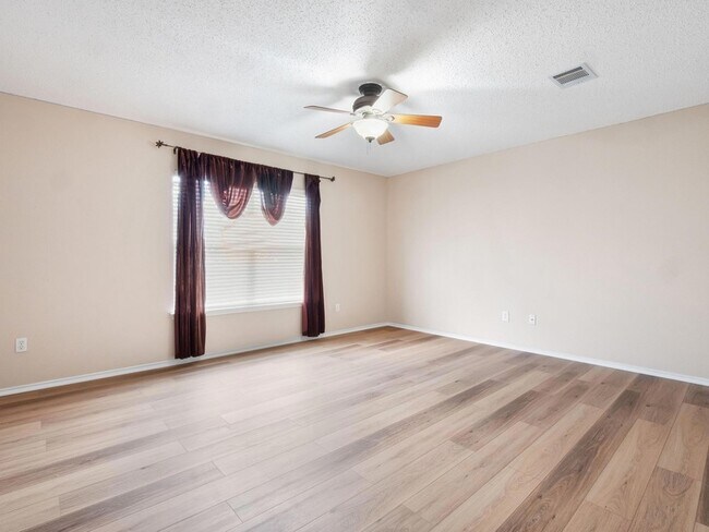 Building Photo - 2727 High Point Dr