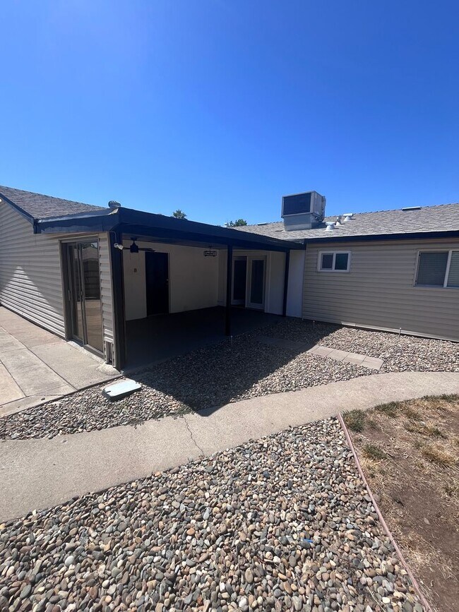 Building Photo - BEAUTIFUL 3 BEDROOM HOME IN ELVERTA!!