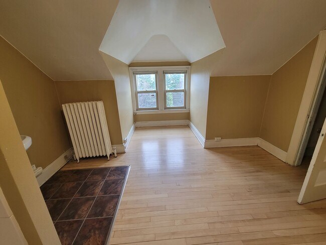 Building Photo - 2002 E 1st St