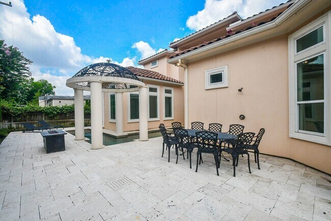Building Photo - 422 Mignon Ln