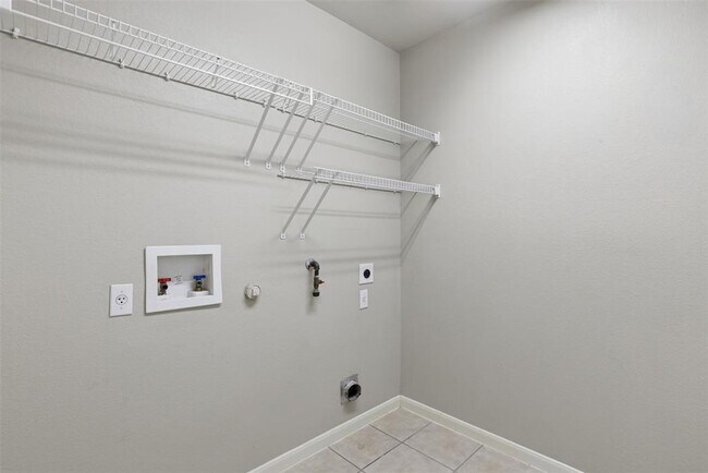 Building Photo - 924 Abbeyglen Castle Dr