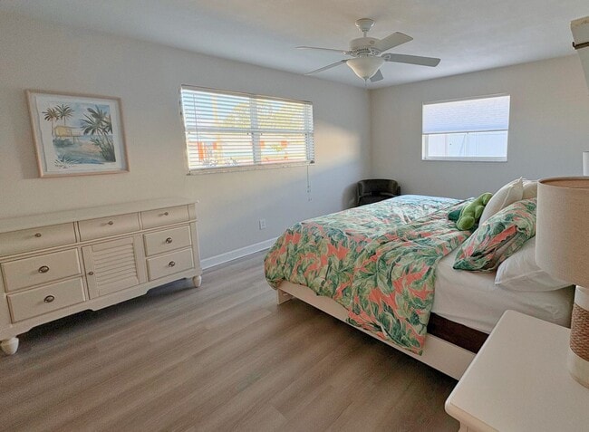 Building Photo - Spacious 3BR Home with Garage, Fenced Yard & Covered Patio in Seminole