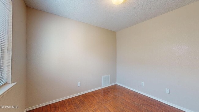 Building Photo - 1819 Shreya St