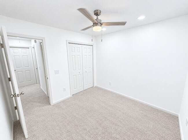 Building Photo - 5769 Dewsbury Ln