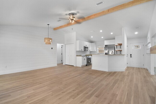 Building Photo - 101 Azalea Rd