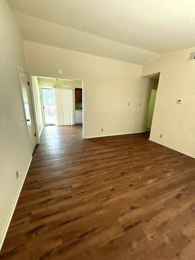 Building Photo - 603 Flournoy Dr