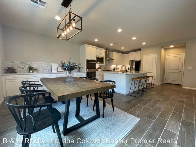 Building Photo - 12483 Point Sierra St