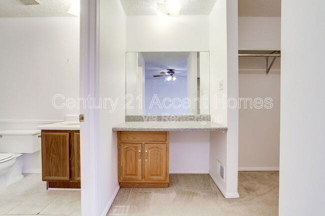 Building Photo - 5328 Larochelle Ct