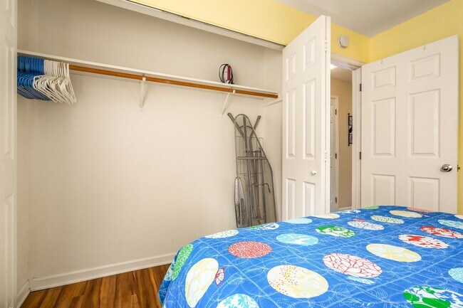 Building Photo - Fully Furnished 2 Bed/1.5 Bath, Maui Gardens Condo with Resort Amenities and Steps to the Beach!