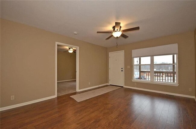 Building Photo - 6130 NE Vivion Rd