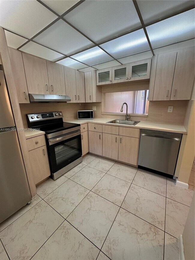 Building Photo - 10875 SW 112th Ave