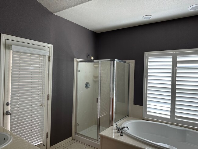 Building Photo - Well maintained home for rent in desirable...