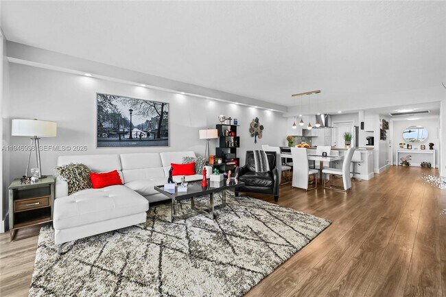 Building Photo - 2661 S Course Dr