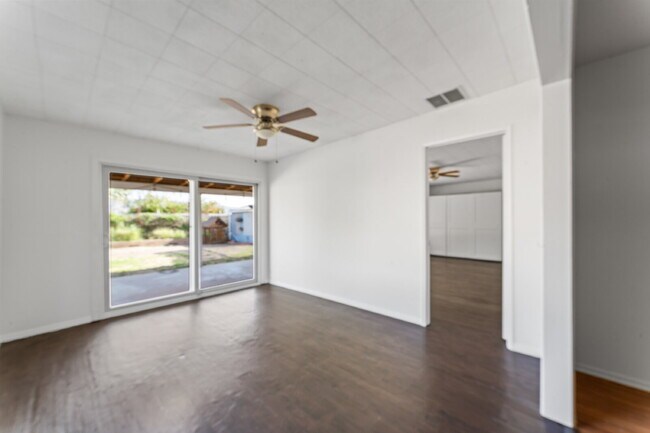 Building Photo - "Charming 3-Bedroom Sylmar Home with Cozy Fireplace and Spacious Living - 1540 Sq Ft of Comfort!"