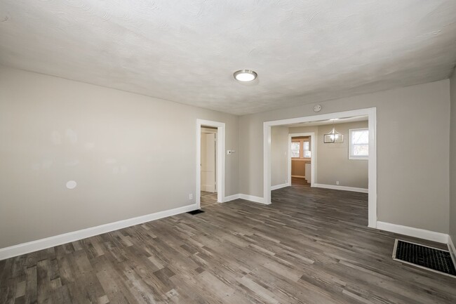 Building Photo - 3772 N Parker Ave