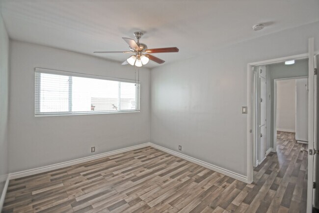Building Photo - 330 Bungalow Dr