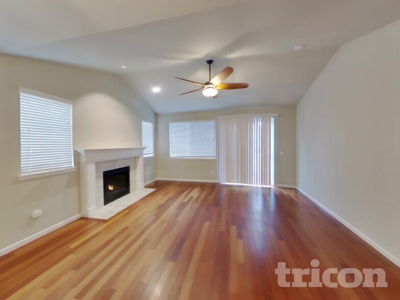 Building Photo - 3715 Santis Loop SE