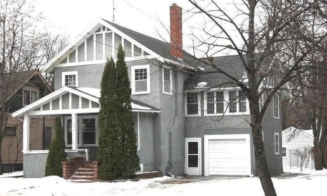 Building Photo - 1040 University Dr N