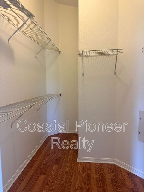 Building Photo - 2345 Roanoke Springs Dr