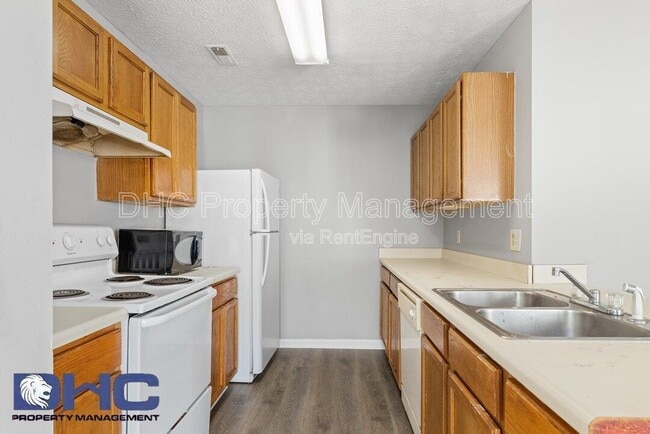 Building Photo - 5876 Strathmoor Manor Cir