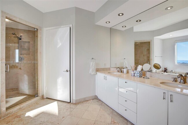 Building Photo - 781 Crandon Blvd