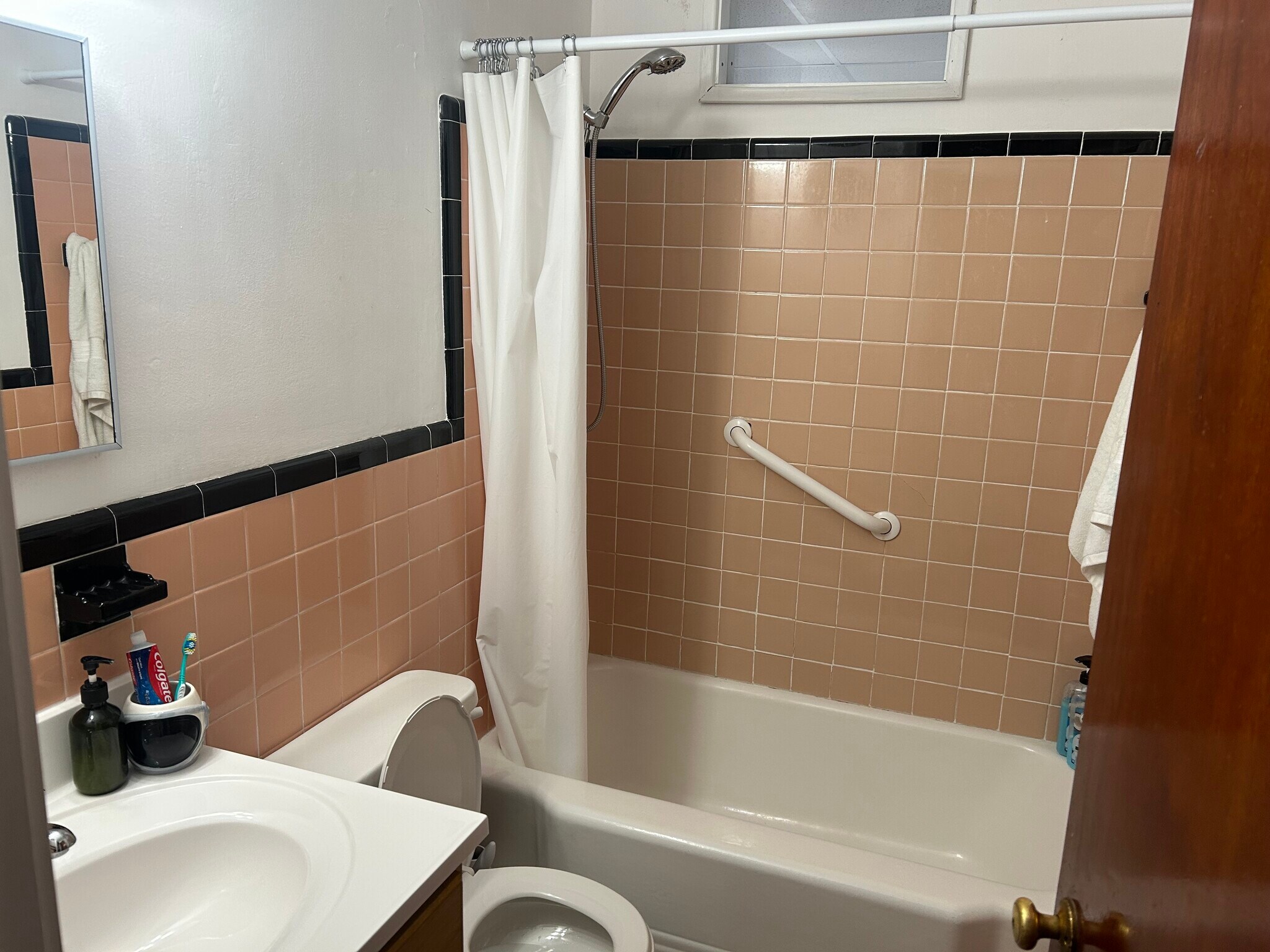 Building Photo - 17 Thayer St