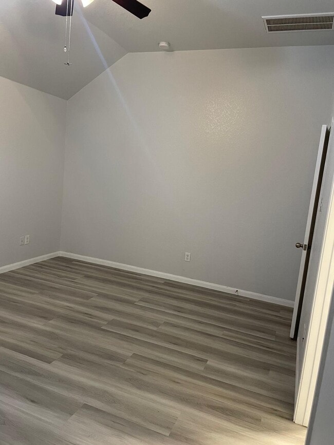 Building Photo - 8127 Redbud Point Ln
