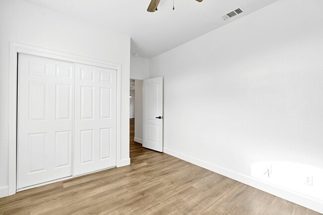 Building Photo - 10556 E Greenbury Way