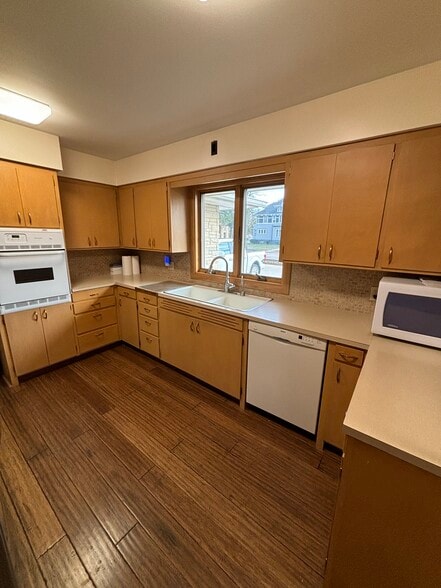 Kitchen - 815 E 6th St