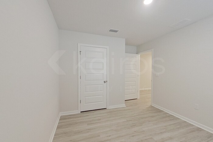 Building Photo - 261 Monarch Ln