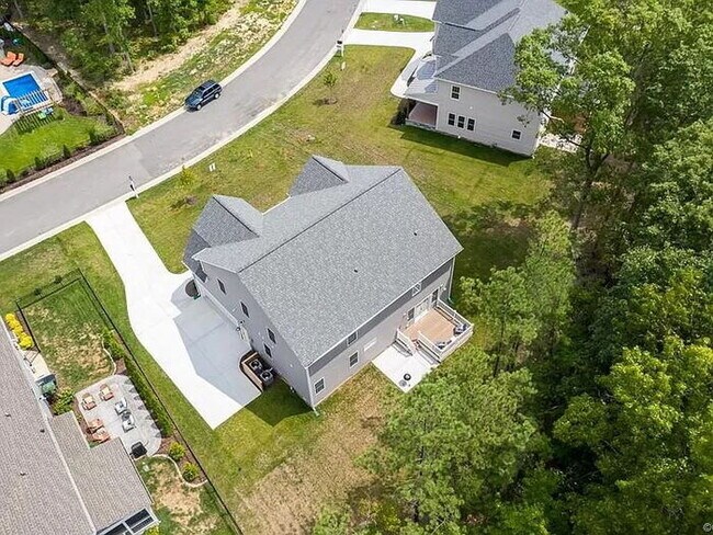 Building Photo - 2206 Adelay Dr