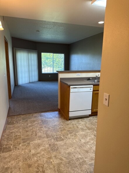 Building Photo - 210 10th St W