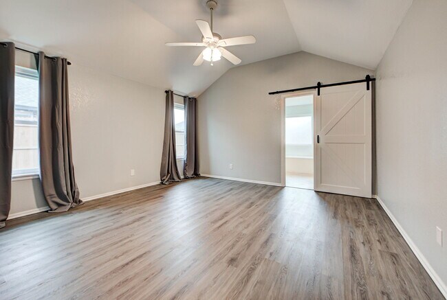 Building Photo - 1817 SE 1st St