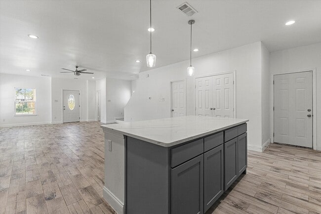 Building Photo - 3045 Barling St