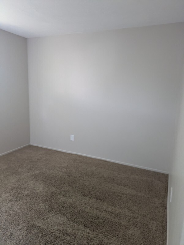 Building Photo - 4960 S 425 W