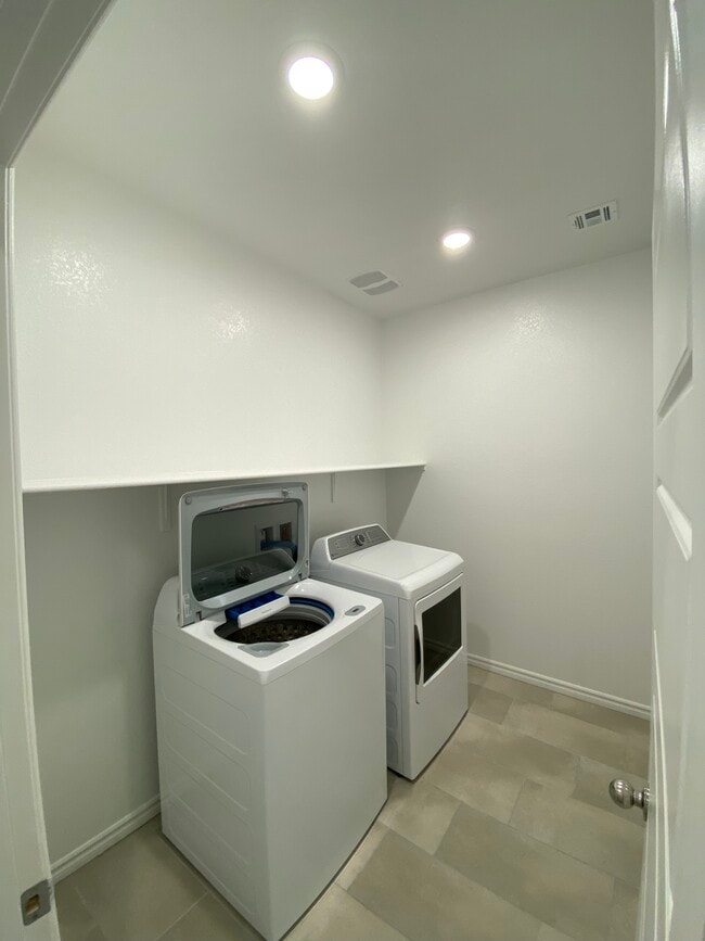 Building Photo - 1538 Eliana Xing Pl