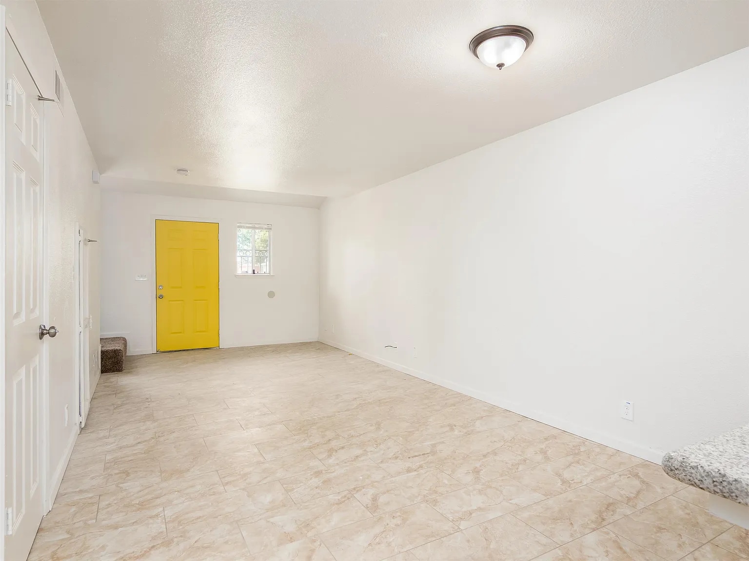 Building Photo - 701 S Encina St