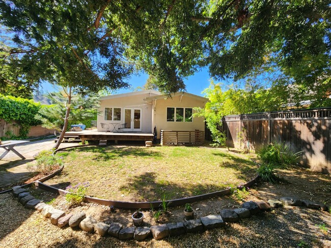 Building Photo - Charming Single Family Home in Downtown Pa...