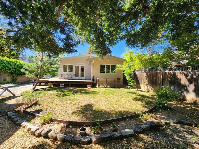 Building Photo - Charming Single Family Home in Downtown Palo Alto Available Now!