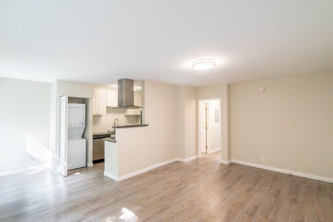 Building Photo - 1258 N Harvard Blvd