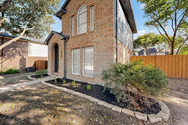 Building Photo - 1009 Lake Bluff Dr