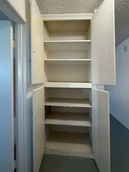 Building Photo - 250 Linden Ave