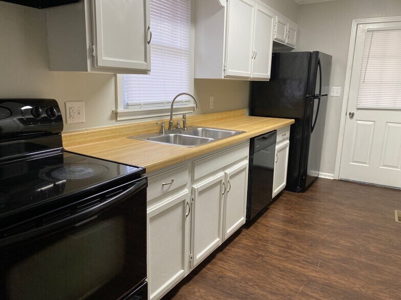 Building Photo - 202 Walnut St