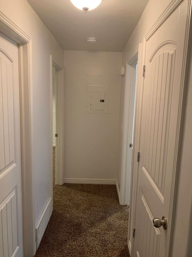 Building Photo - Spacious 5 Bedroom in Roy!