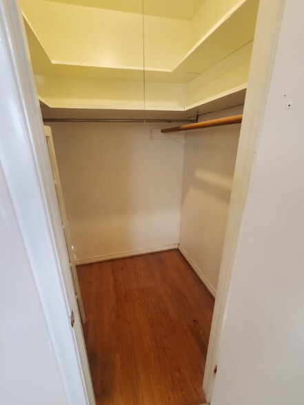 Building Photo - 601 Cliffside Dr